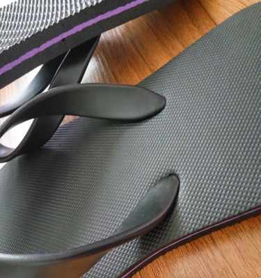 Custom Printed 15mm Thick PVC Beach Sole Flip Flop Sandals with Adjustable Sizes for Outdoor Use