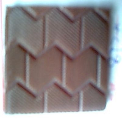 Durable Natural Crepe Rubber Soling Sheet with Reed Mat Pattern 600mmx1400mm Size and 75-80 Shore A Hardness
