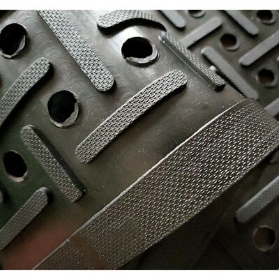 কারখানা বিক্রয় অ্যান্টি-ফ্যাটিগ ঘোড়া/গরু/দুগ্ধজাত গরুর রাবার ম্যাট ছিদ্রযুক্ত প্রিমিয়াম রাবার শিট সহ